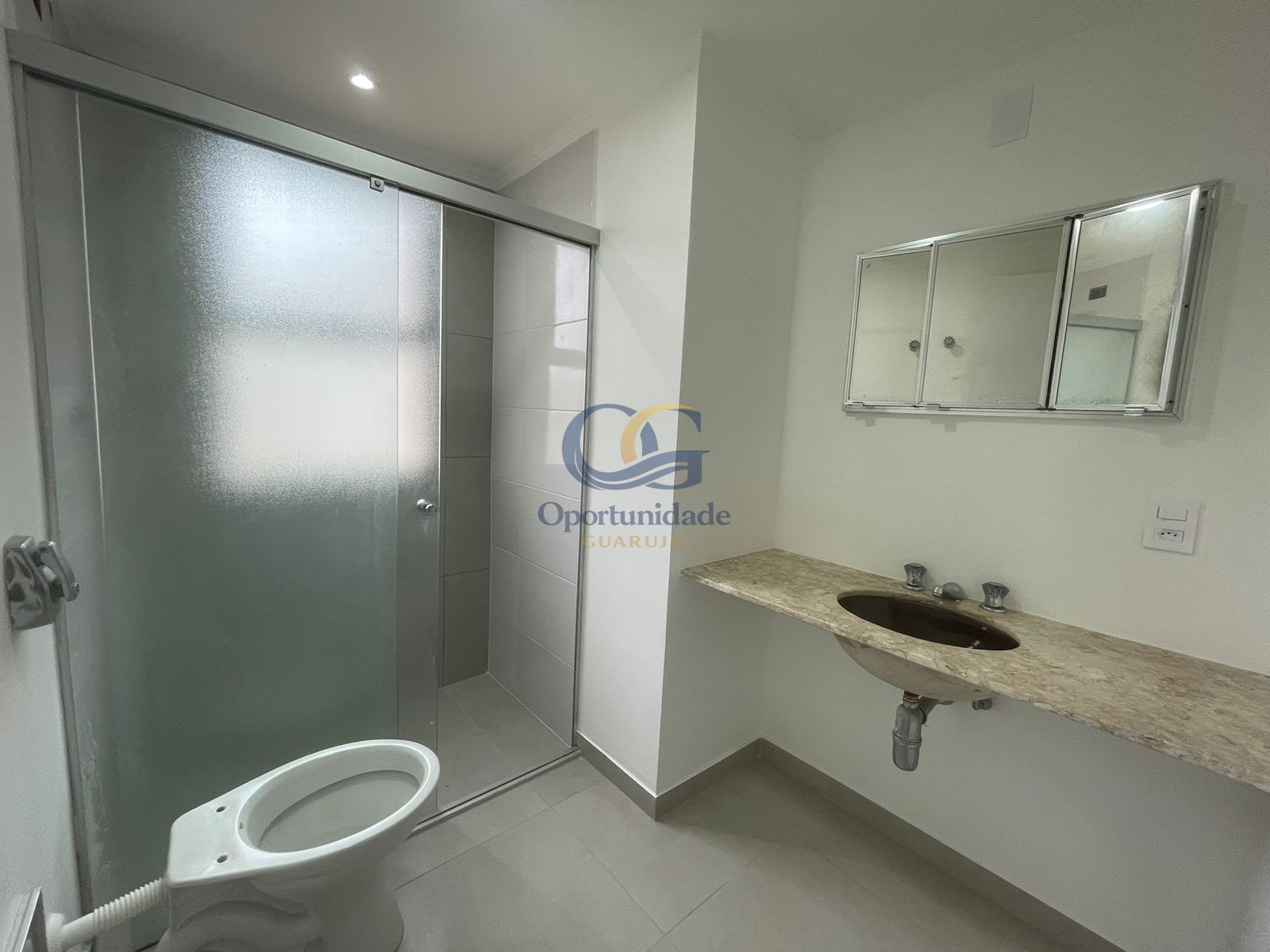 Apartamento na Praia das Pitangueiras, Guarujá - SP