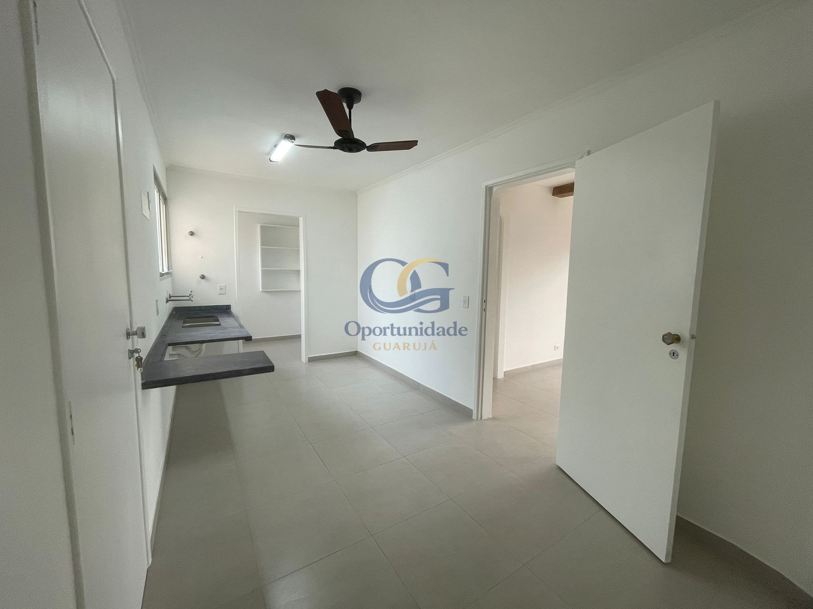 Apartamento na Praia das Pitangueiras, Guarujá - SP