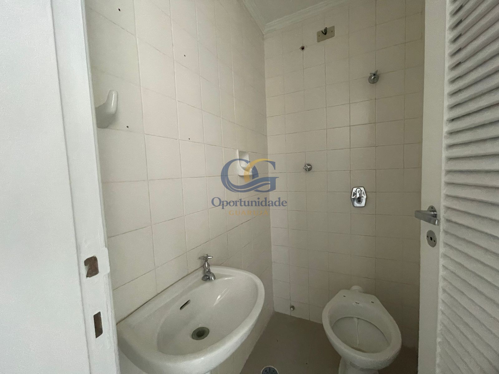 Apartamento na Praia das Pitangueiras, Guarujá - SP