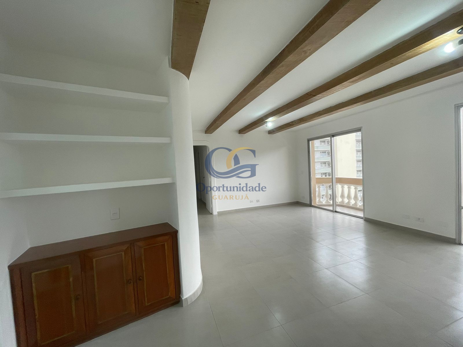 Apartamento na Praia das Pitangueiras, Guarujá - SP