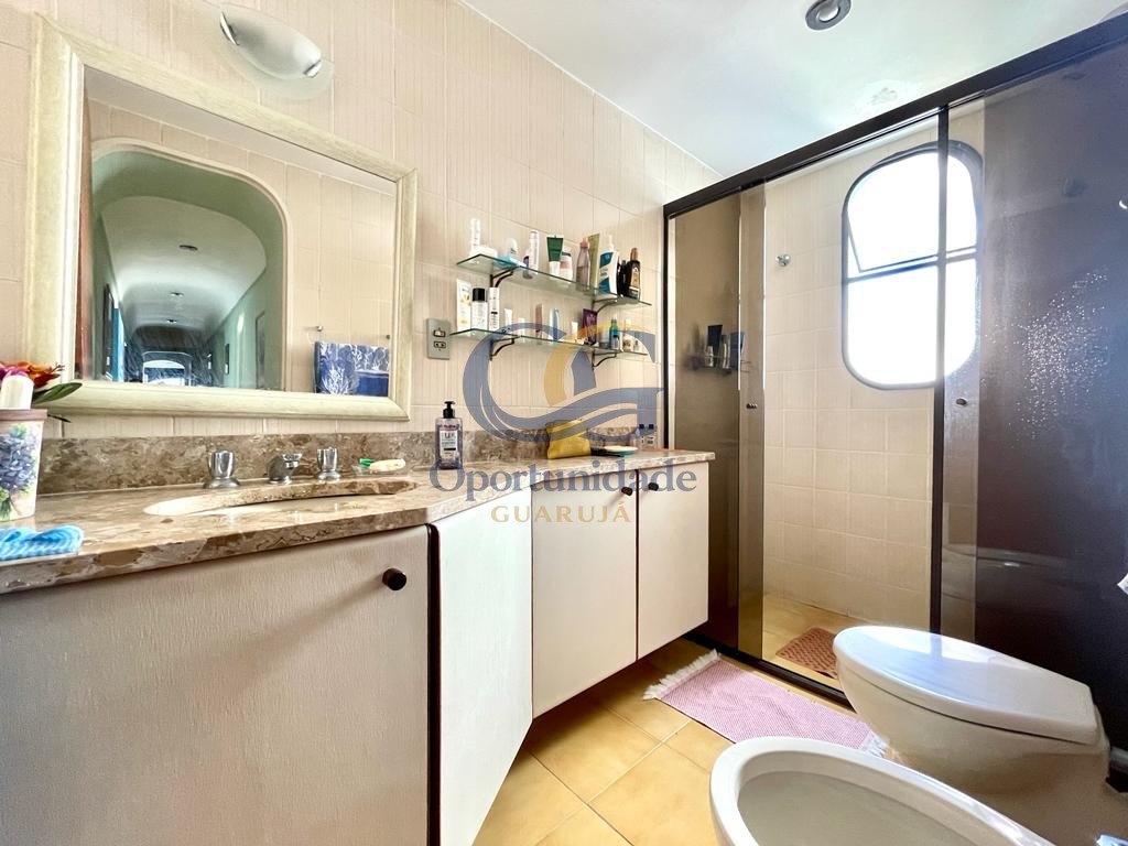 Apartamento na Praia das Pitangueiras, Guarujá - SP