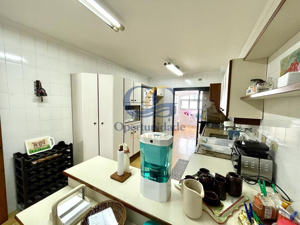 Apartamento na Praia das Pitangueiras, Guarujá - SP