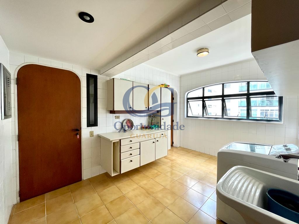 Apartamento na Praia das Pitangueiras, Guarujá - SP