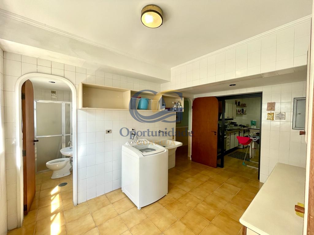Apartamento na Praia das Pitangueiras, Guarujá - SP