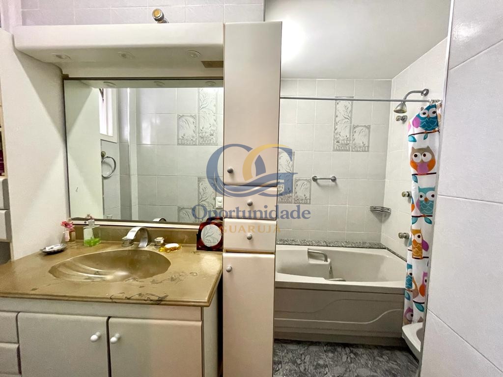 Apartamento na Praia das Pitangueiras, Guarujá - SP