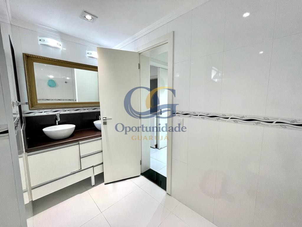 Apartamento na Praia das Pitangueiras, Guarujá - SP