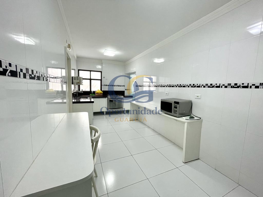 Apartamento na Praia das Pitangueiras, Guarujá - SP