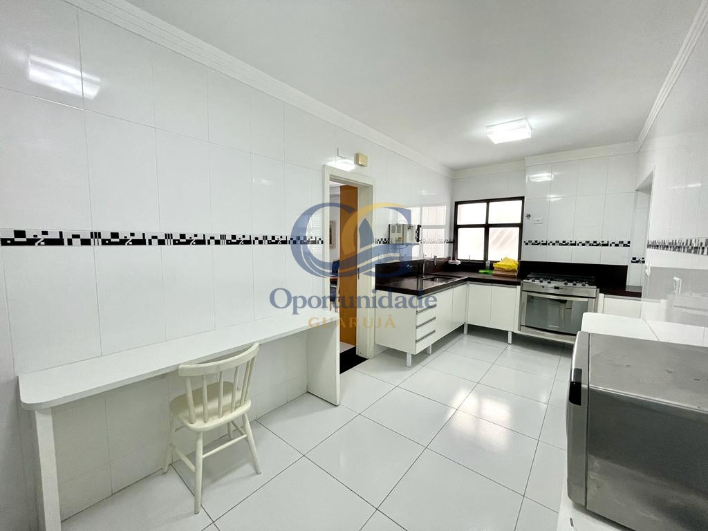 Apartamento na Praia das Pitangueiras, Guarujá - SP