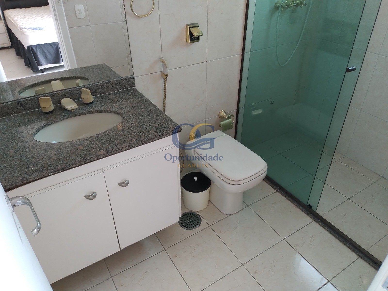 Apartamento na Praia das Pitangueiras, Guarujá - SP