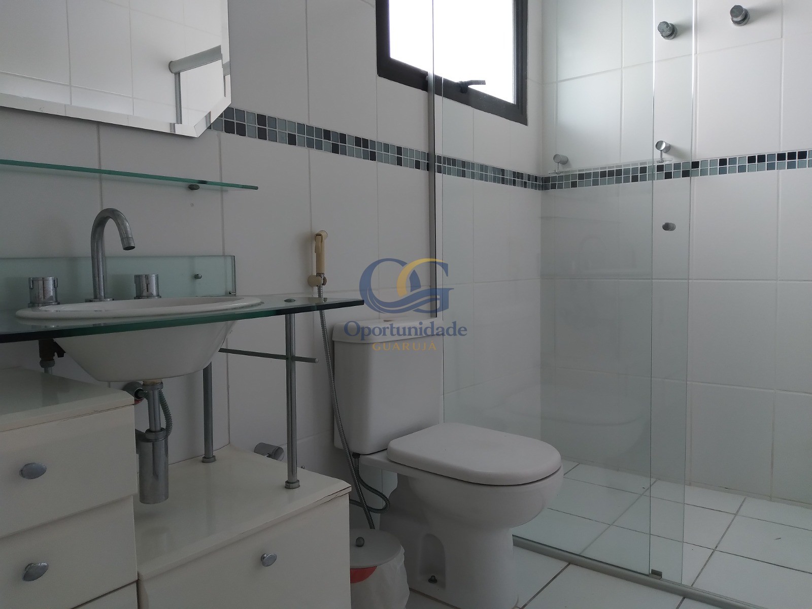 Apartamento na Praia das Pitangueiras, Guarujá - SP