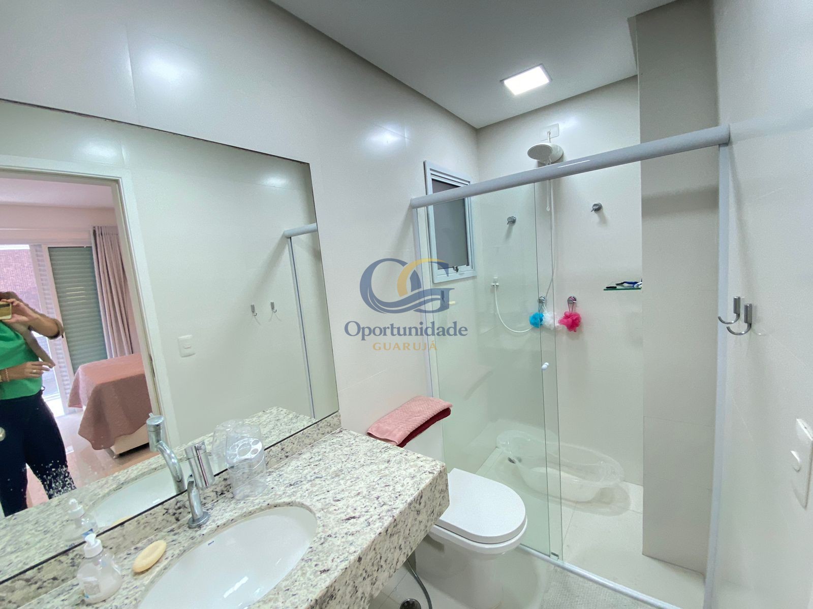 Apartamento na Praia das Pitangueiras, Guarujá - SP