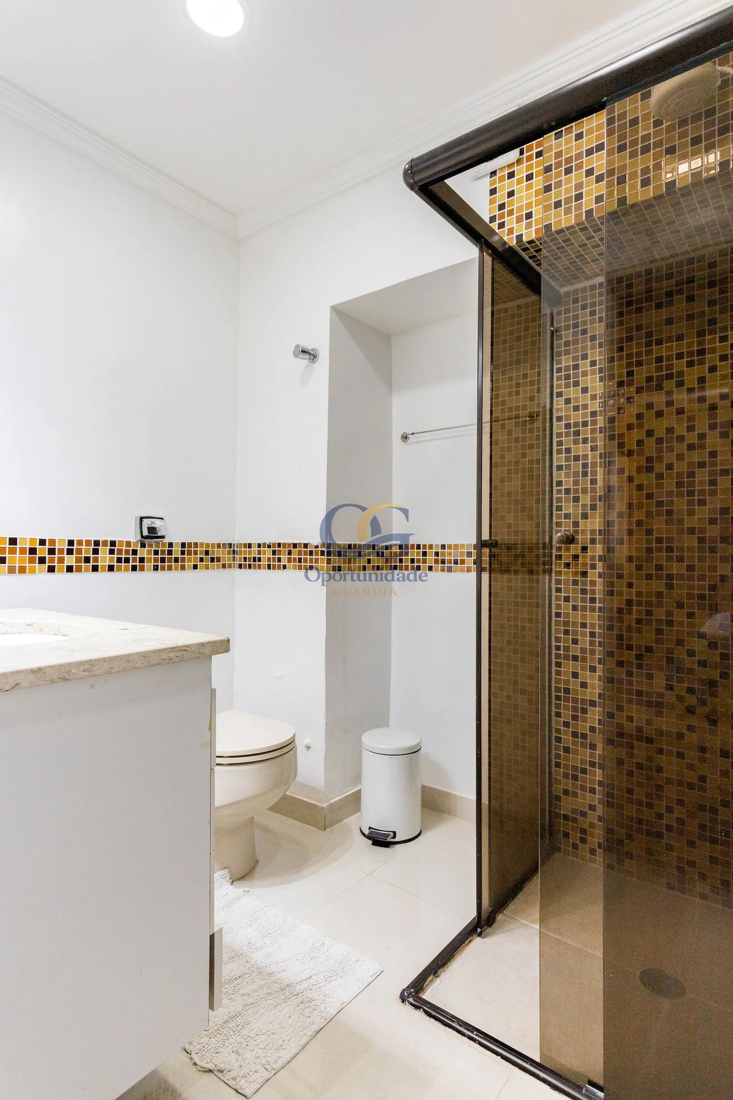Apartamento na Praia das Pitangueiras, Guarujá - SP
