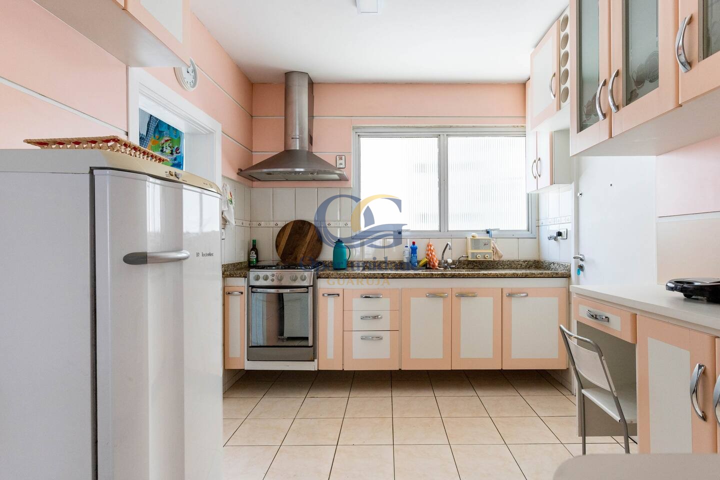 Apartamento na Praia das Pitangueiras, Guarujá - SP