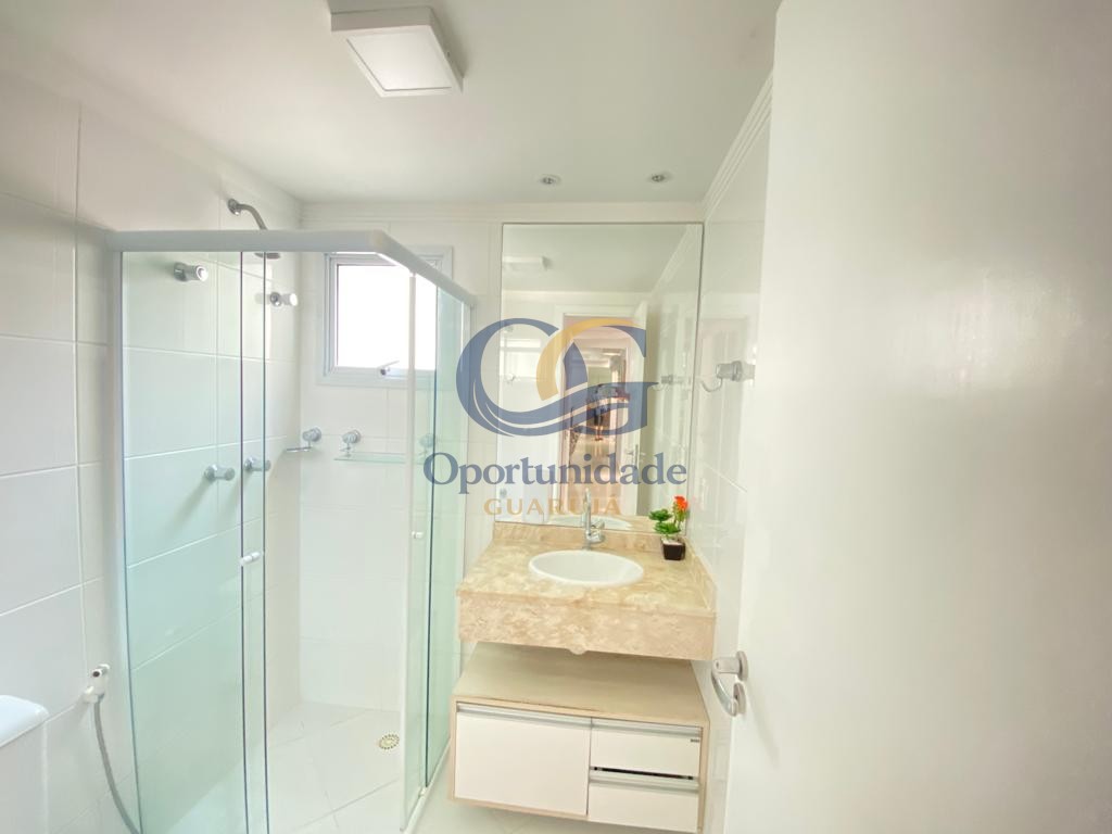 Apartamento na Praia das Pitangueiras, Guarujá - SP
