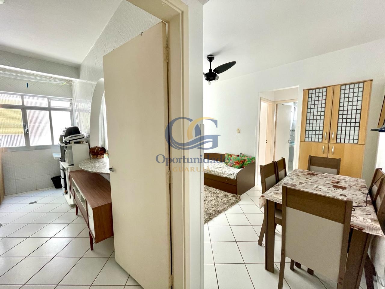 Apartamento na Praia das Pitangueiras, Guarujá - SP
