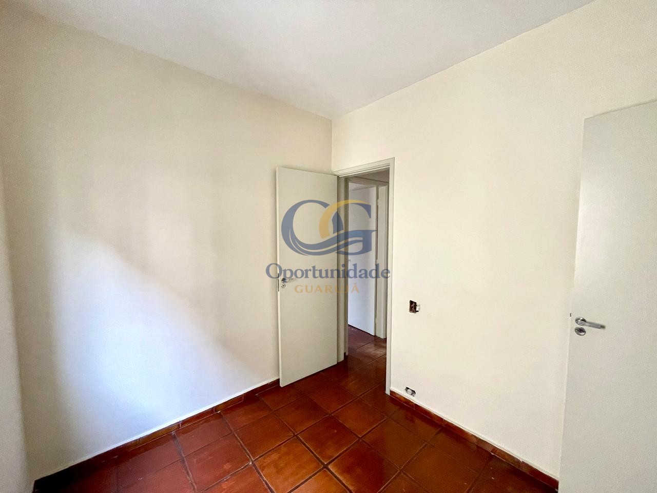 Apartamento na Praia da Enseada, Guarujá - SP