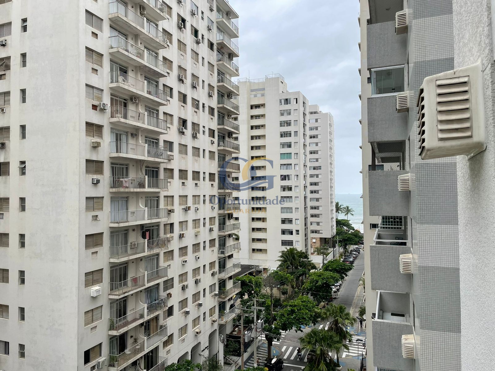 Apartamento na Praia das Pitangueiras, Guarujá - SP