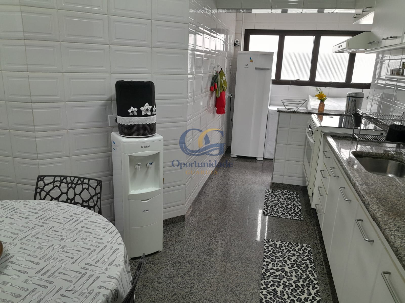 Apartamento na Praia da Enseada, Guarujá - SP
