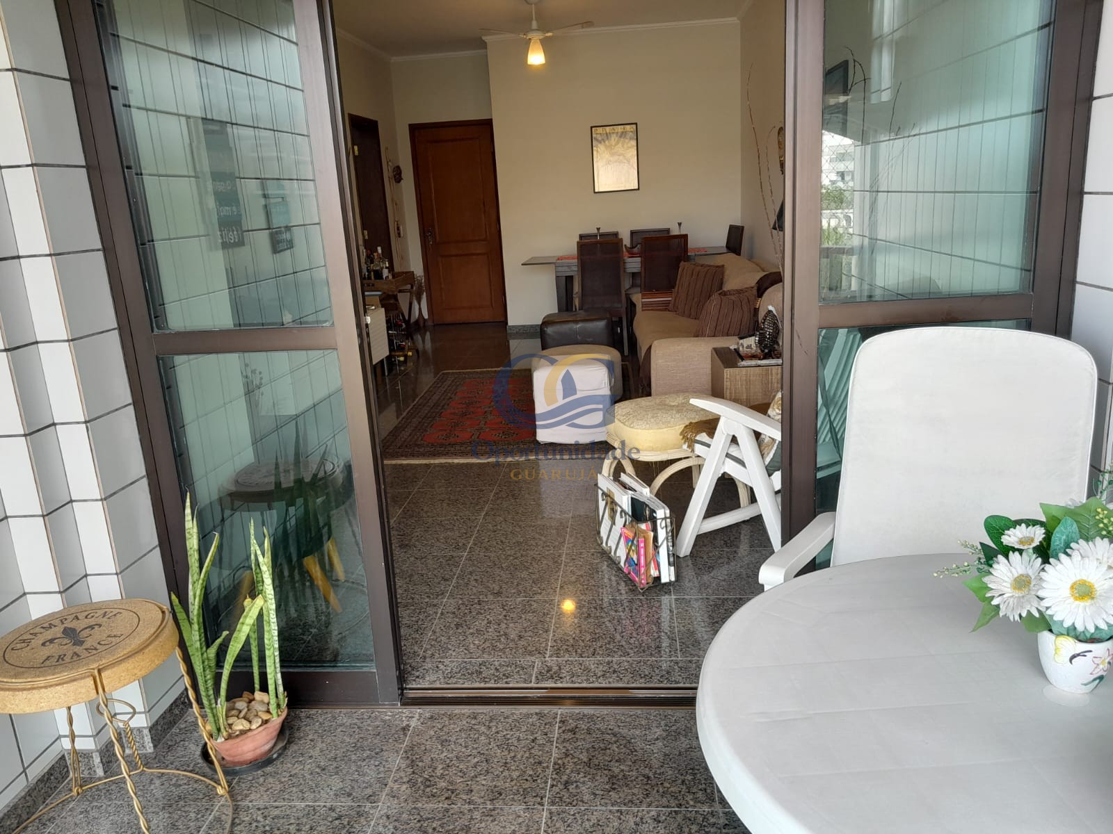 Apartamento na Praia da Enseada, Guarujá - SP