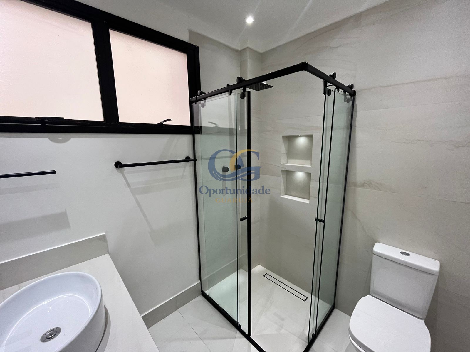 Apartamento na Praia das Pitangueiras, Guarujá - SP