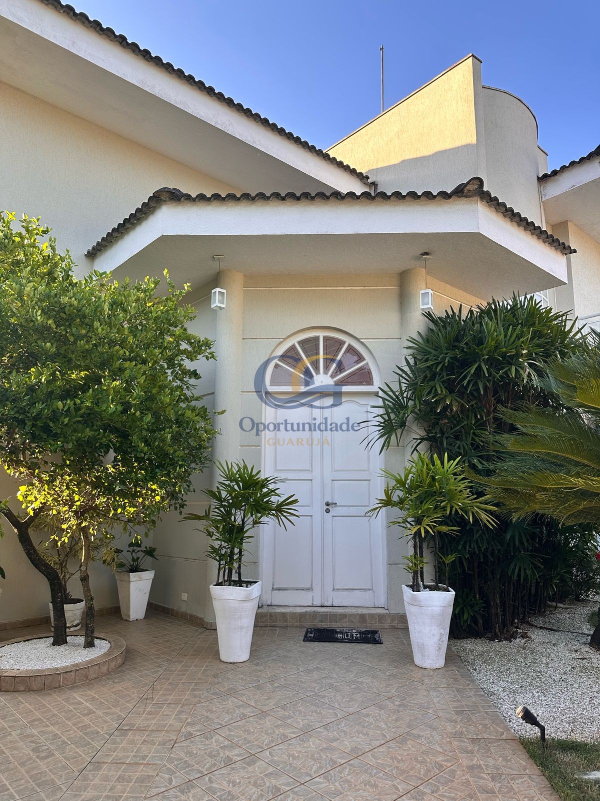 Casa à Venda Praia do Tombo - GUARUJÁ - SP