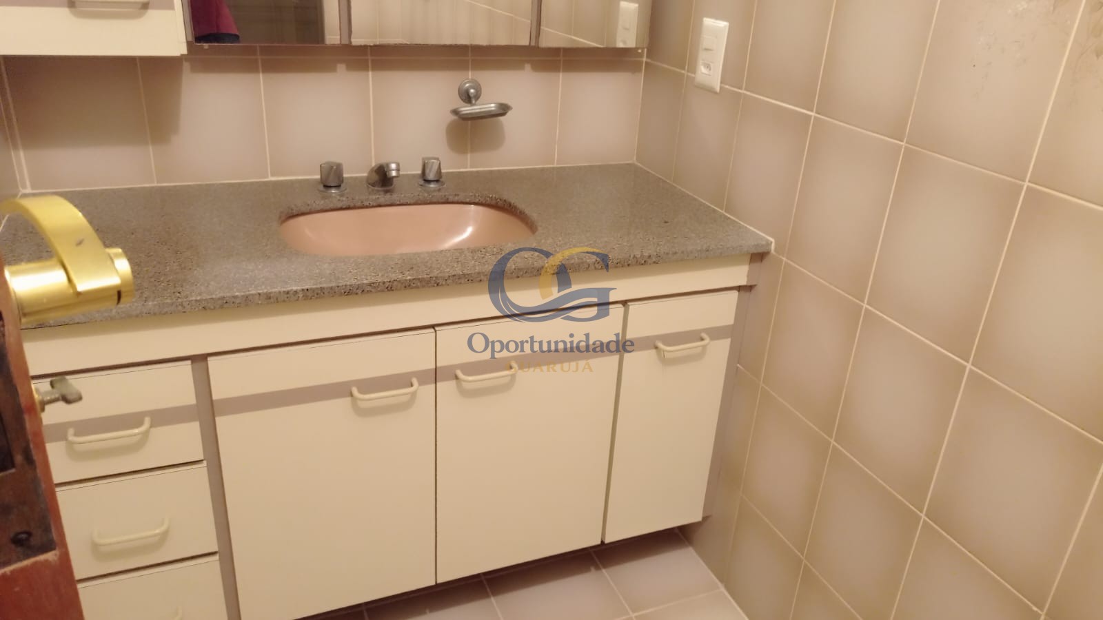 Apartamento na Praia das Pitangueiras, Guarujá - SP