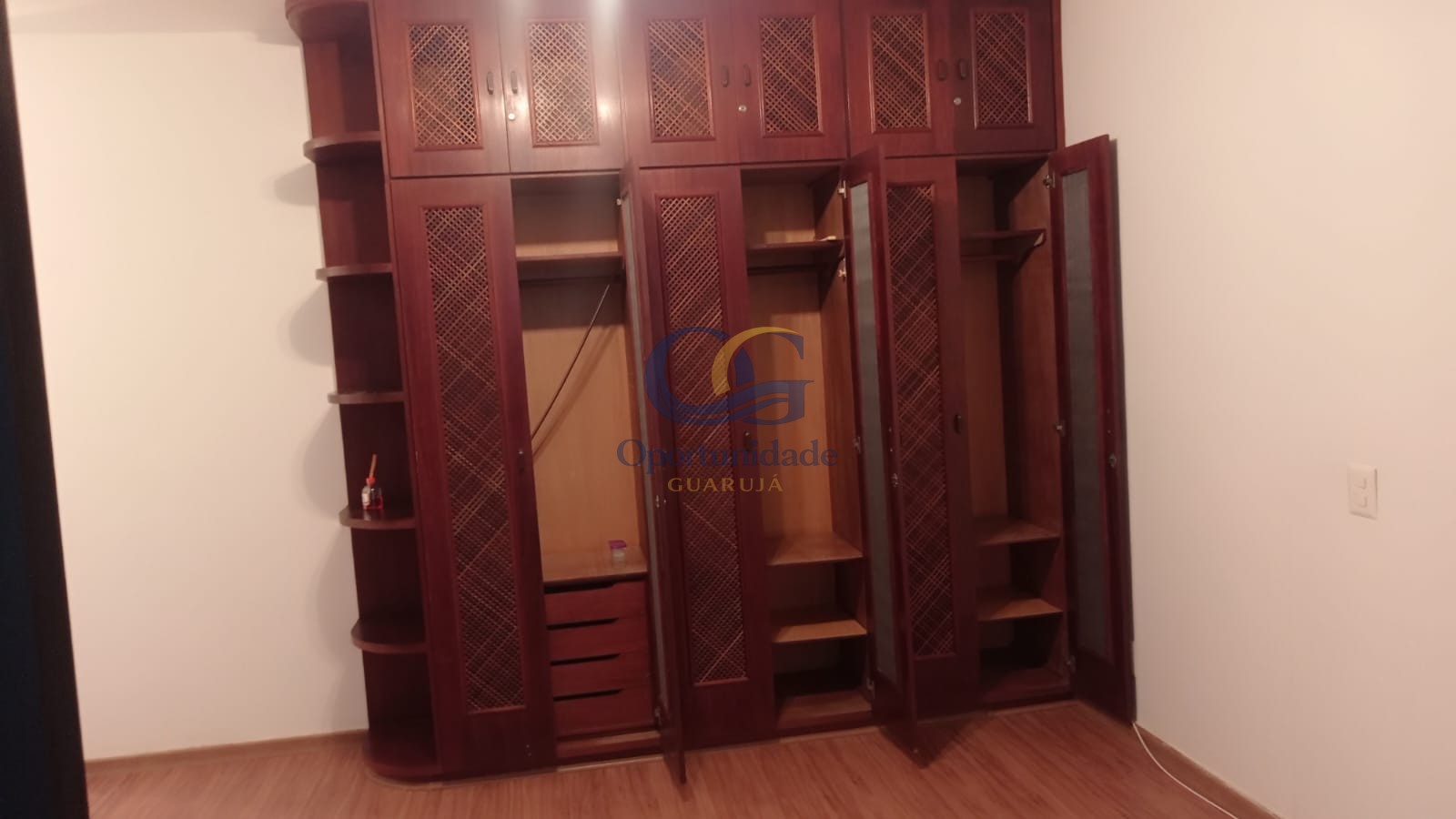Apartamento na Praia das Pitangueiras, Guarujá - SP