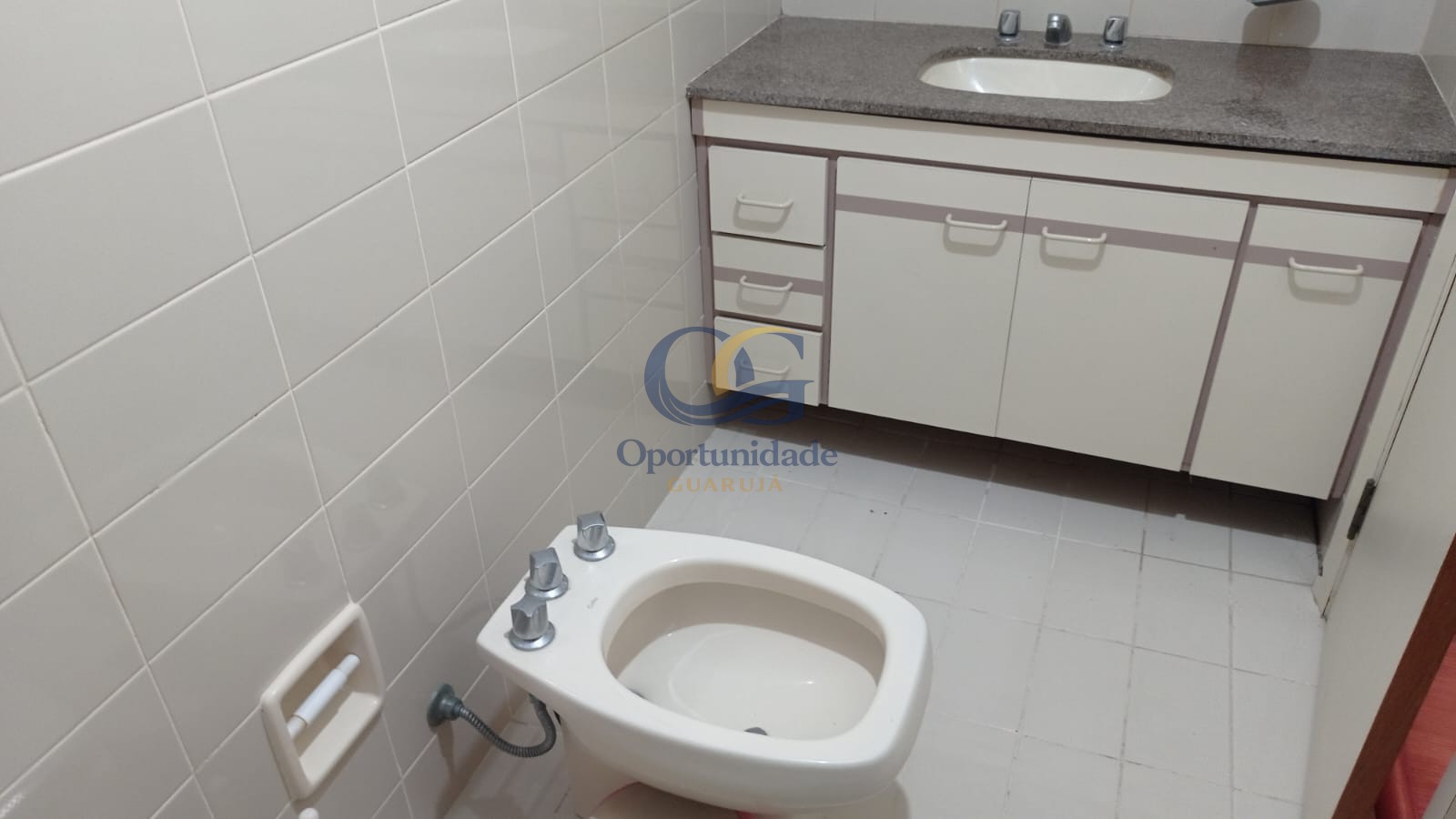 Apartamento na Praia das Pitangueiras, Guarujá - SP