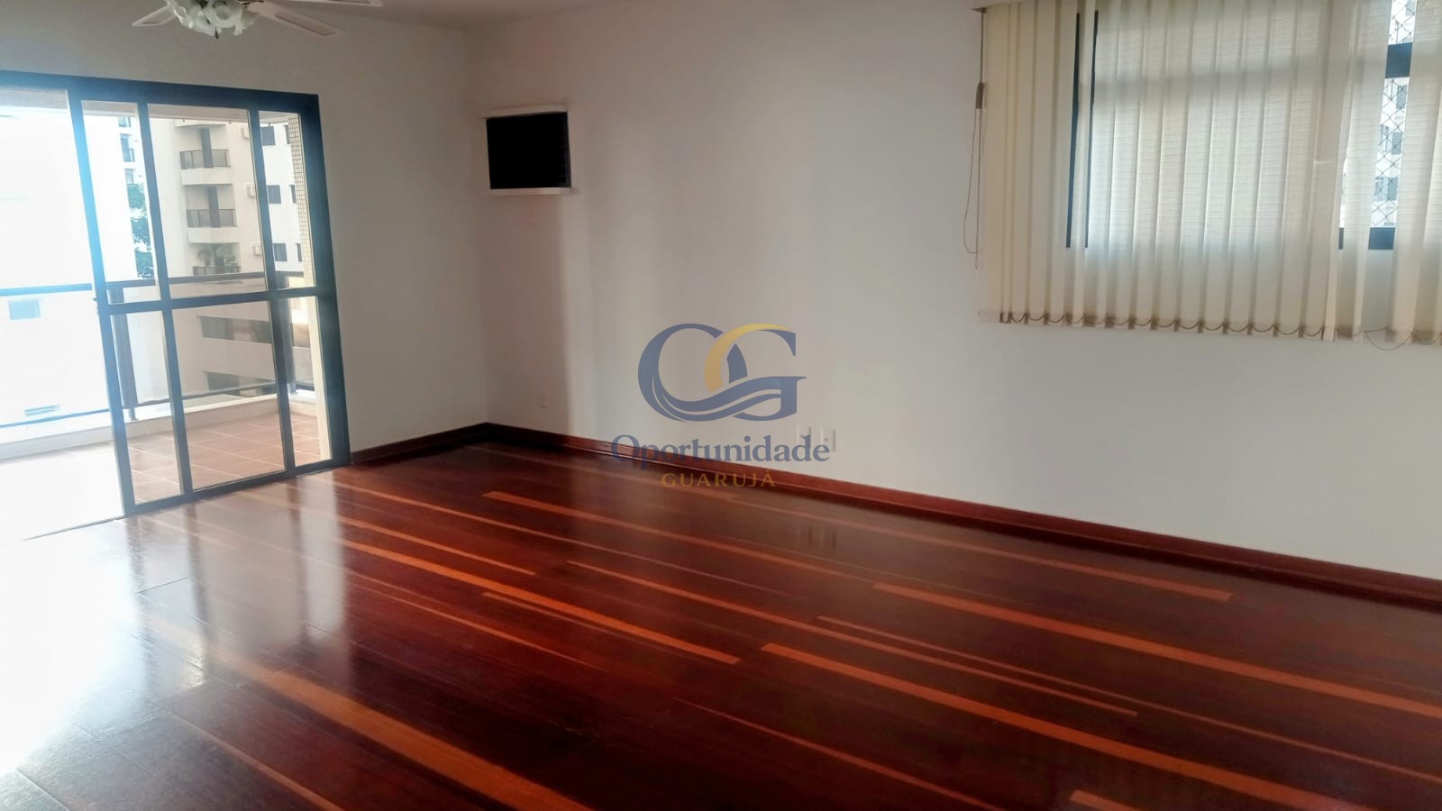 Apartamento na Praia das Pitangueiras, Guarujá - SP