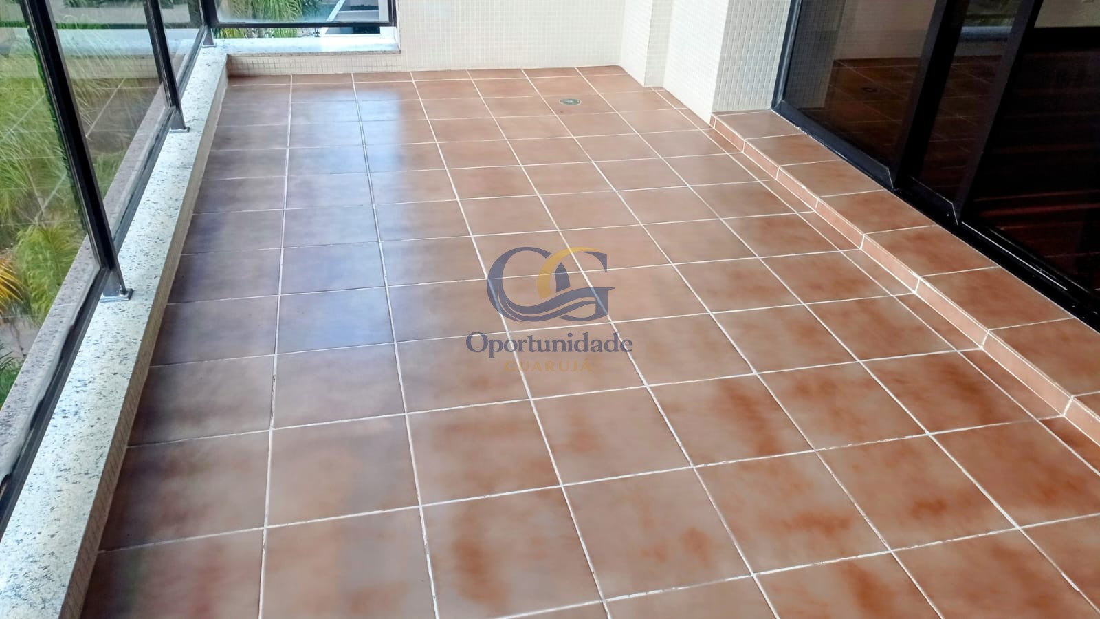 Apartamento na Praia das Pitangueiras, Guarujá - SP
