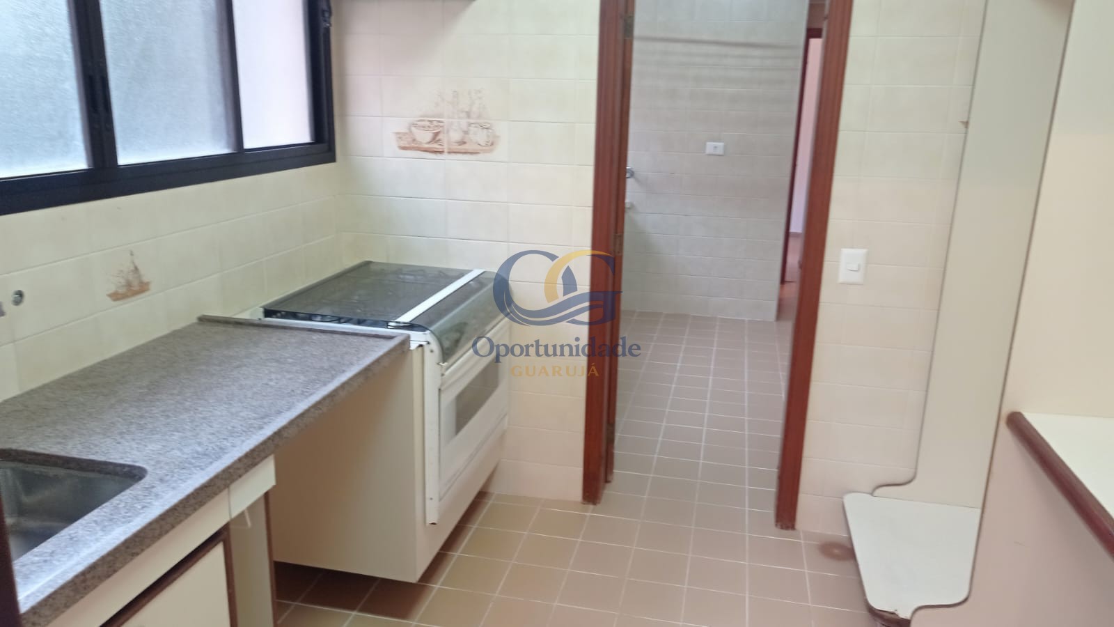 Apartamento na Praia das Pitangueiras, Guarujá - SP