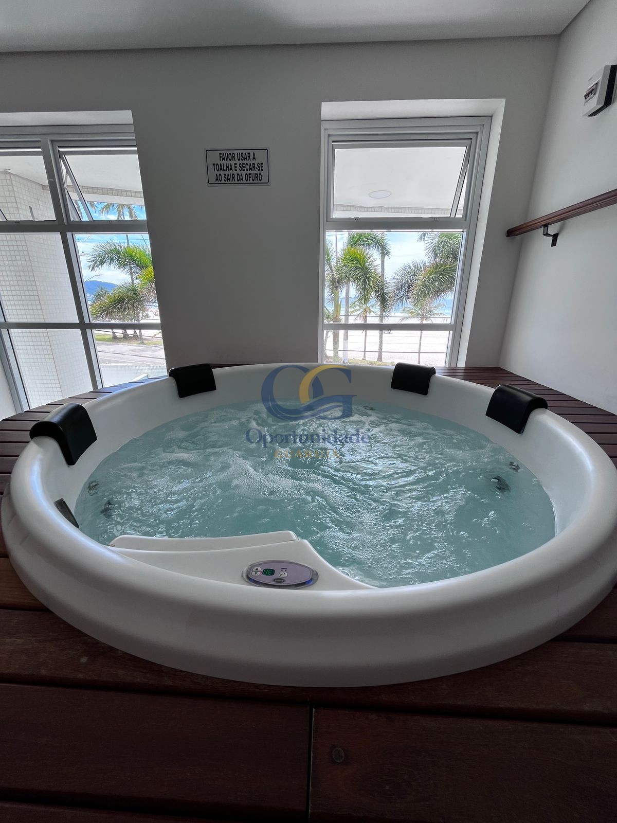 Apartamento Frente ao Mar, Praia da Enseada - GUARUJÁ - SP
