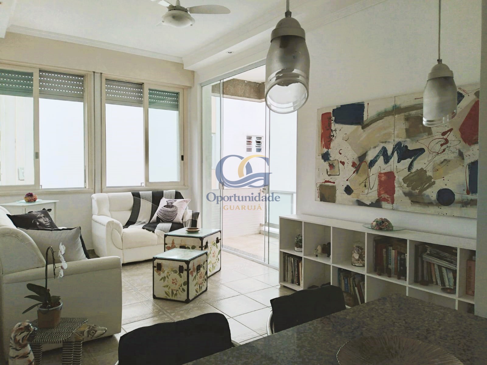Apartamento na Praia das Pitangueiras, Guarujá - SP