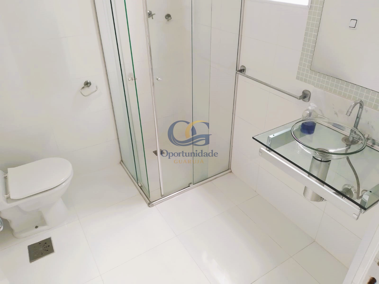 Apartamento na Praia das Pitangueiras, Guarujá - SP