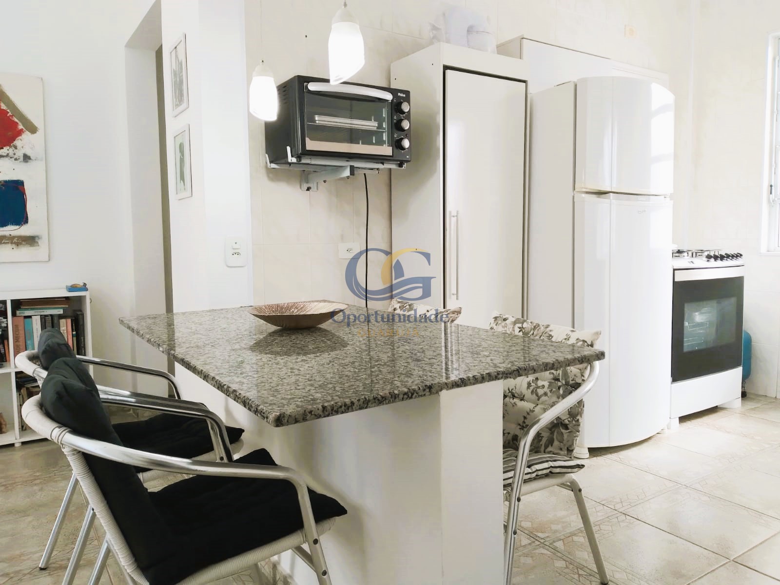 Apartamento na Praia das Pitangueiras, Guarujá - SP