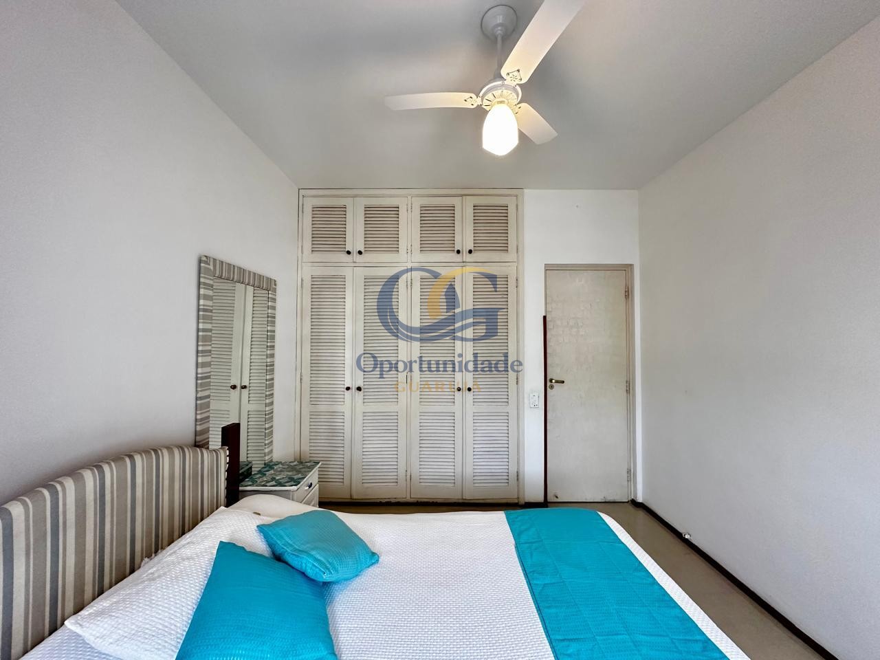 Apartamento na Praia das Pitangueiras, Guarujá - SP