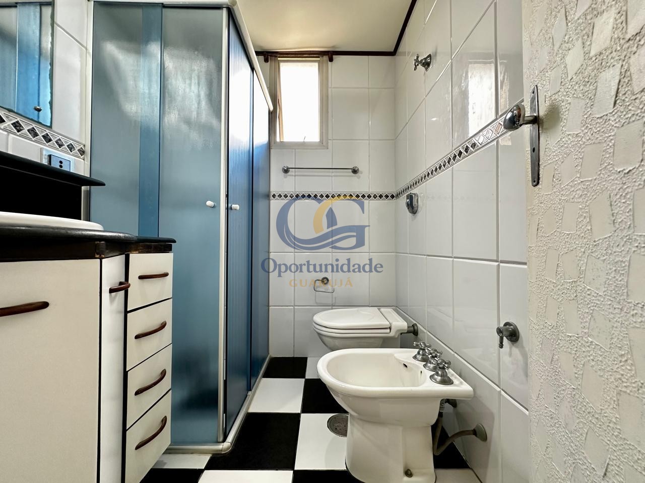 Apartamento na Praia das Pitangueiras, Guarujá - SP