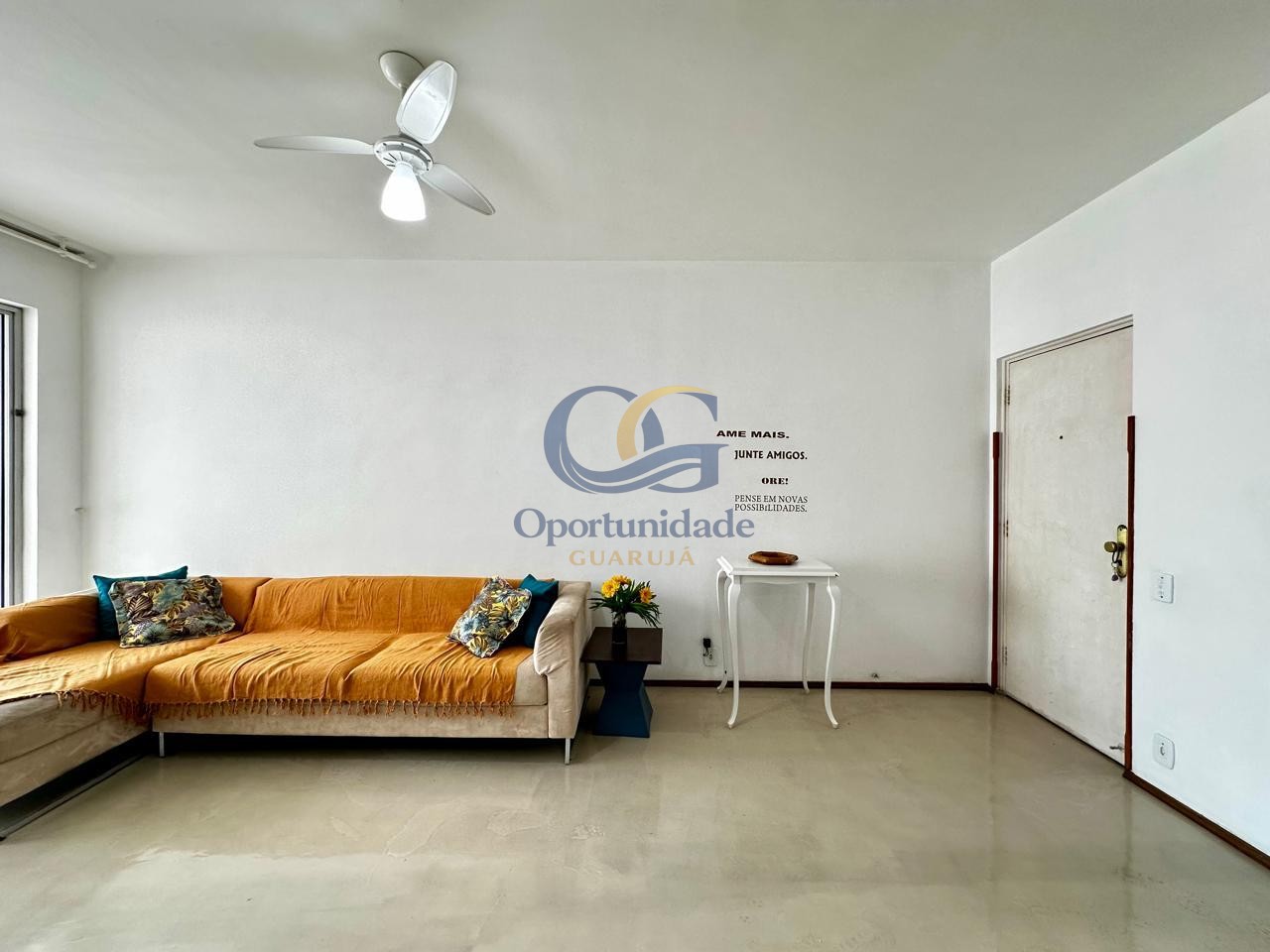 Apartamento na Praia das Pitangueiras, Guarujá - SP