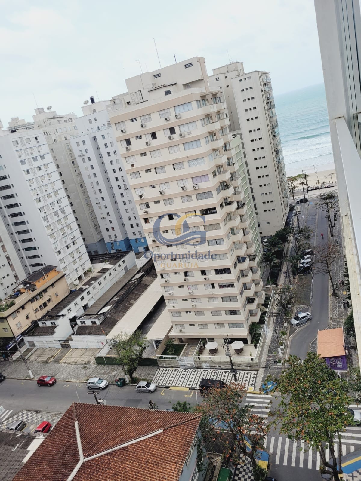 Apartamento na Praia das Pitangueiras, Guarujá - SP