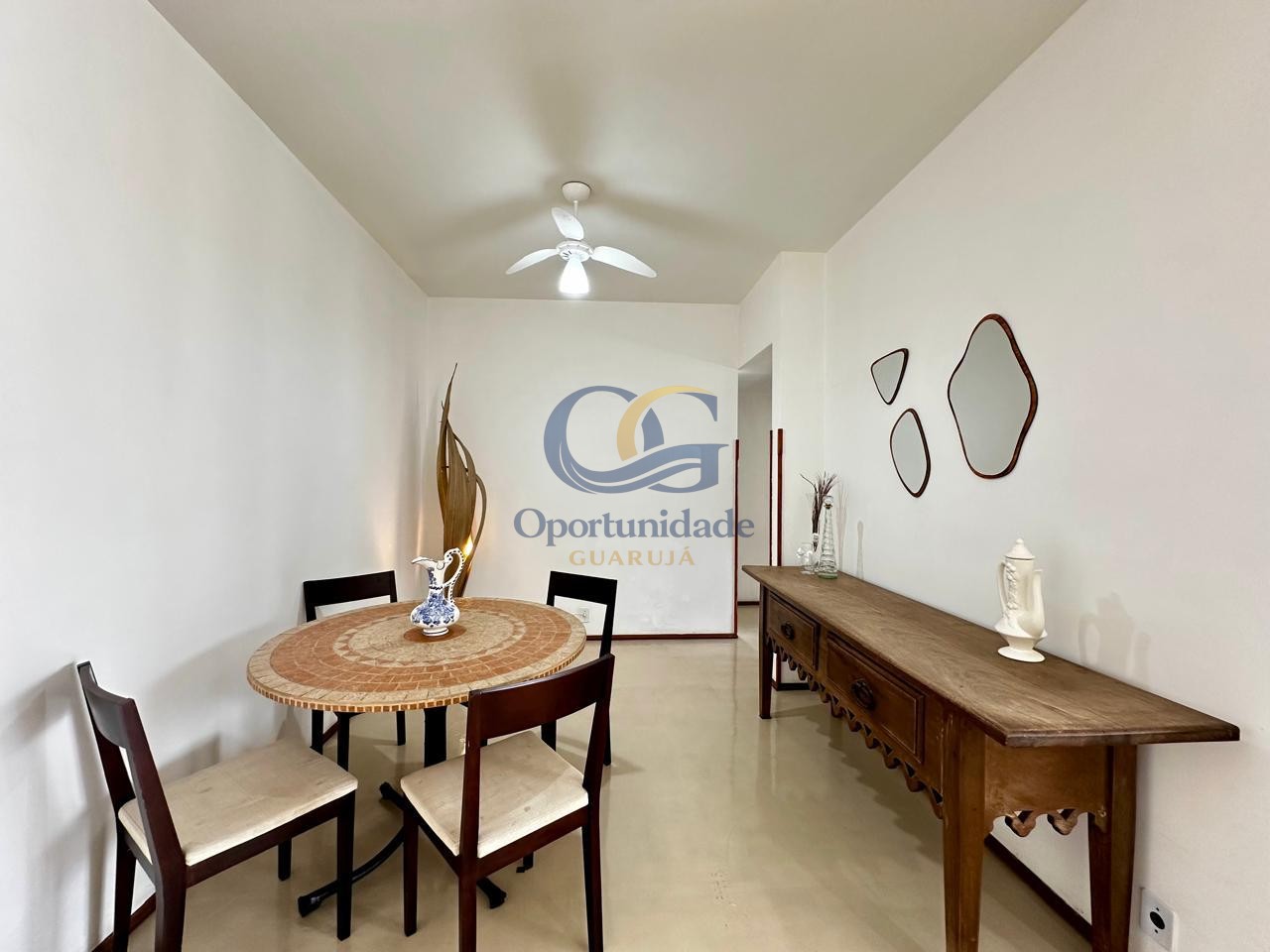 Apartamento na Praia das Pitangueiras, Guarujá - SP
