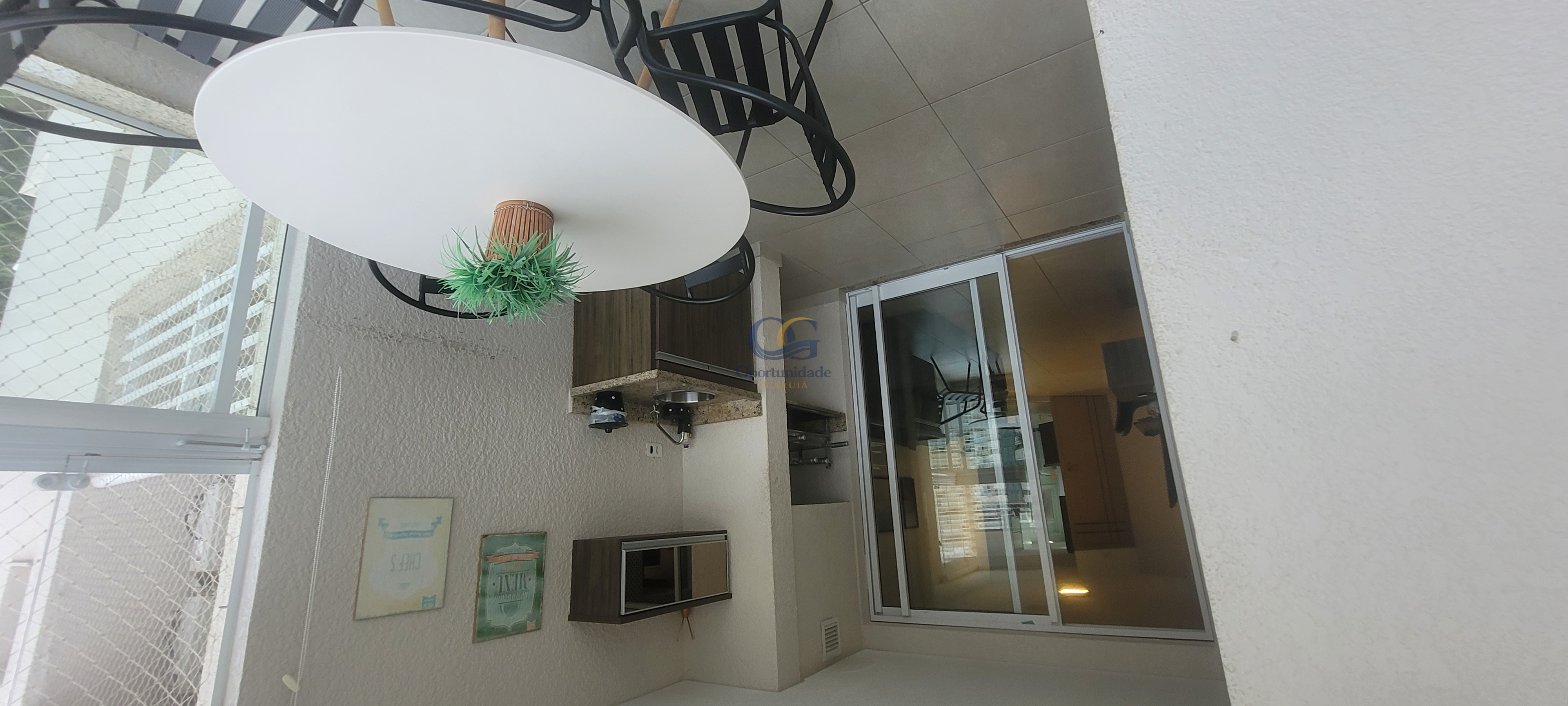Apartamento na Praia da Enseada, Guarujá - SP