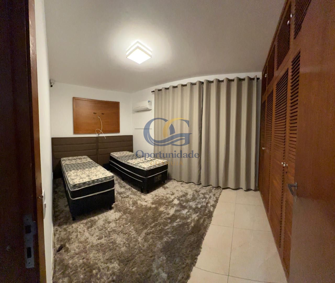 Apartamento na Praia das Pitangueiras, Guarujá - SP