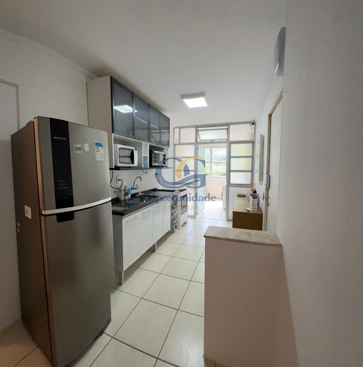 Apartamento na Praia das Pitangueiras, Guarujá - SP