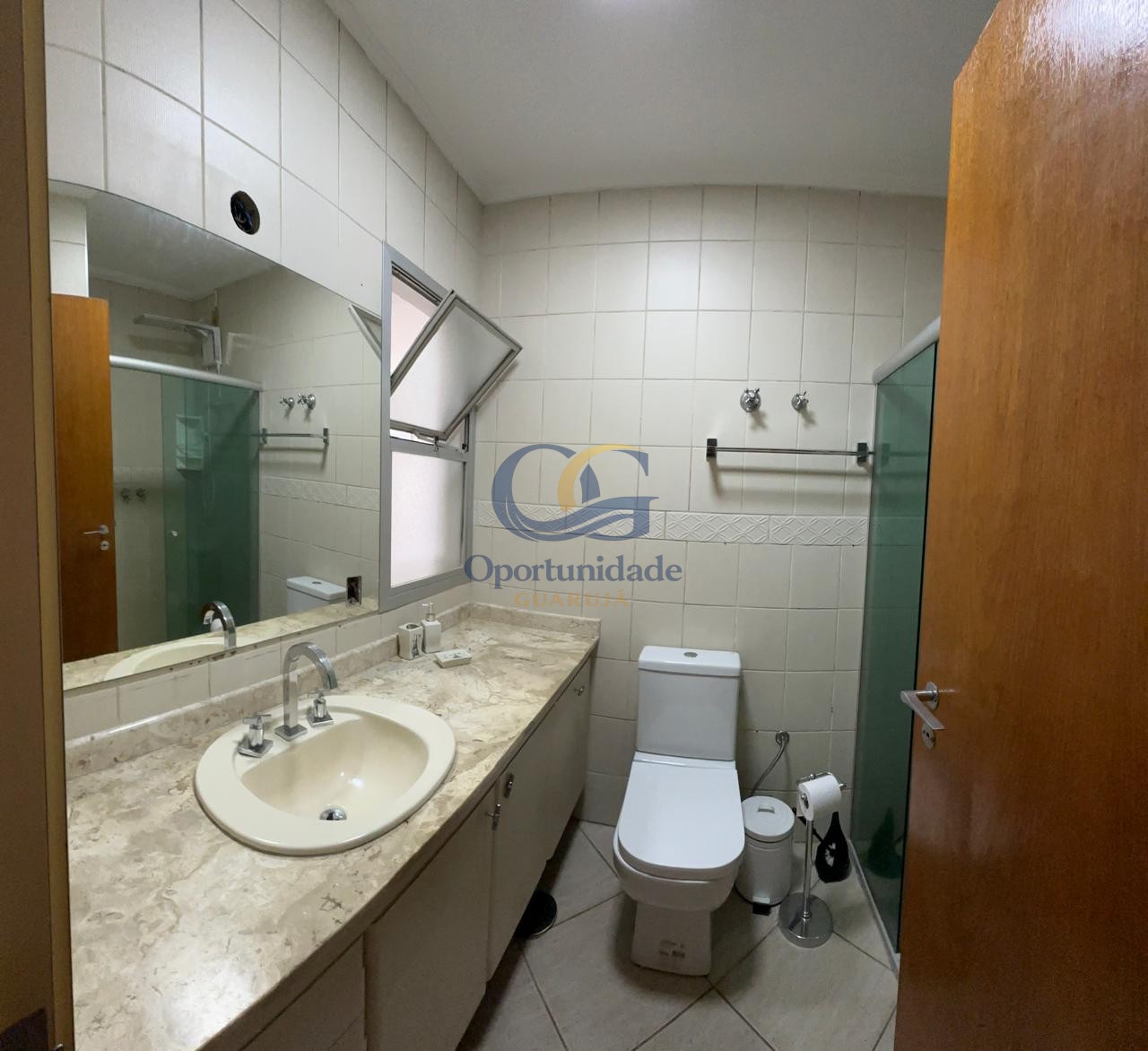Apartamento na Praia das Pitangueiras, Guarujá - SP