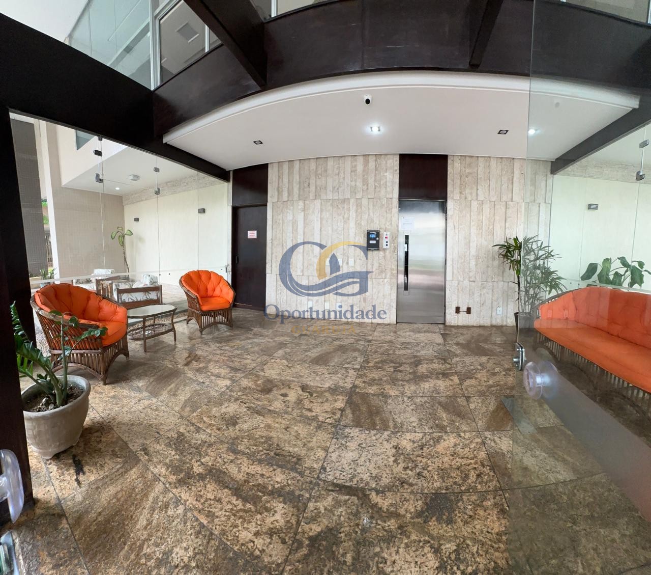 Apartamento na Praia das Pitangueiras, Guarujá - SP