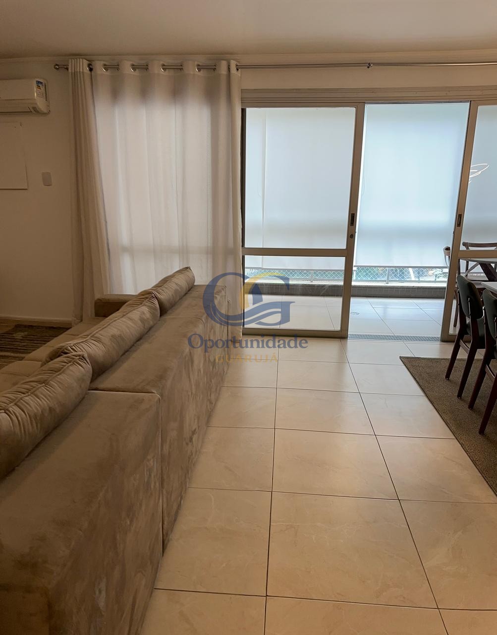 Apartamento na Praia das Pitangueiras, Guarujá - SP
