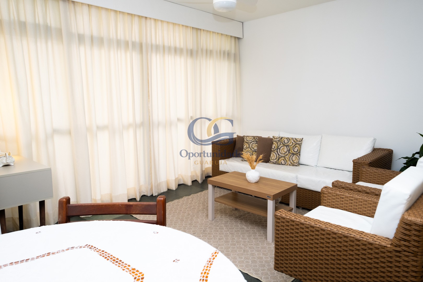 Apartamento na Praia da Enseada, Guarujá - SP