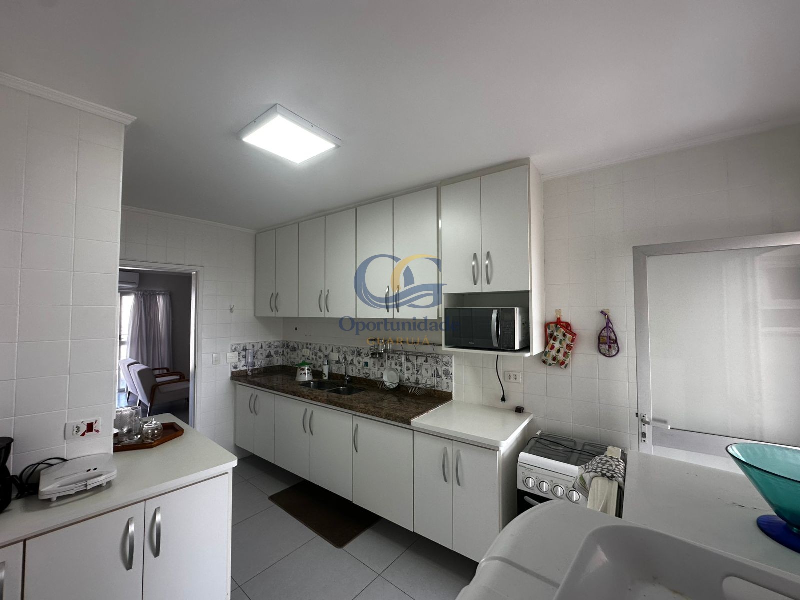 Apartamento na Praia das Pitangueiras, Guarujá - SP