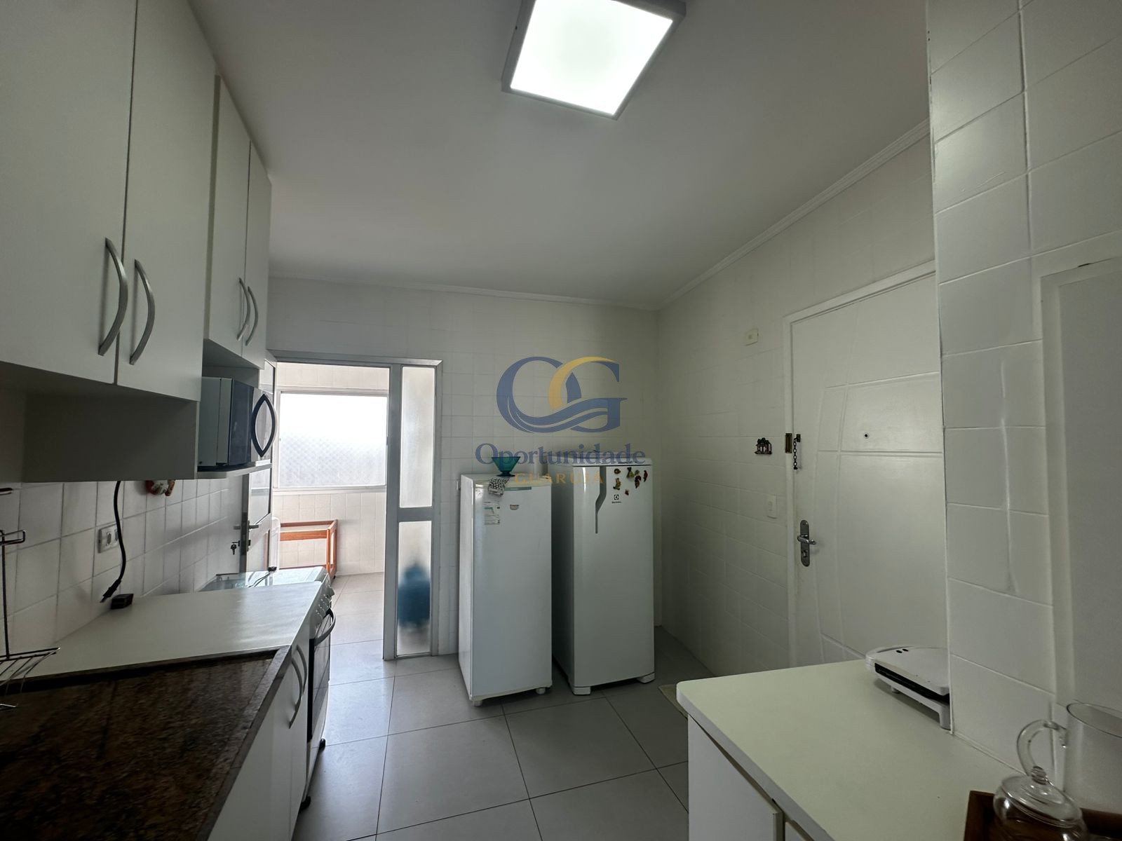 Apartamento na Praia das Pitangueiras, Guarujá - SP