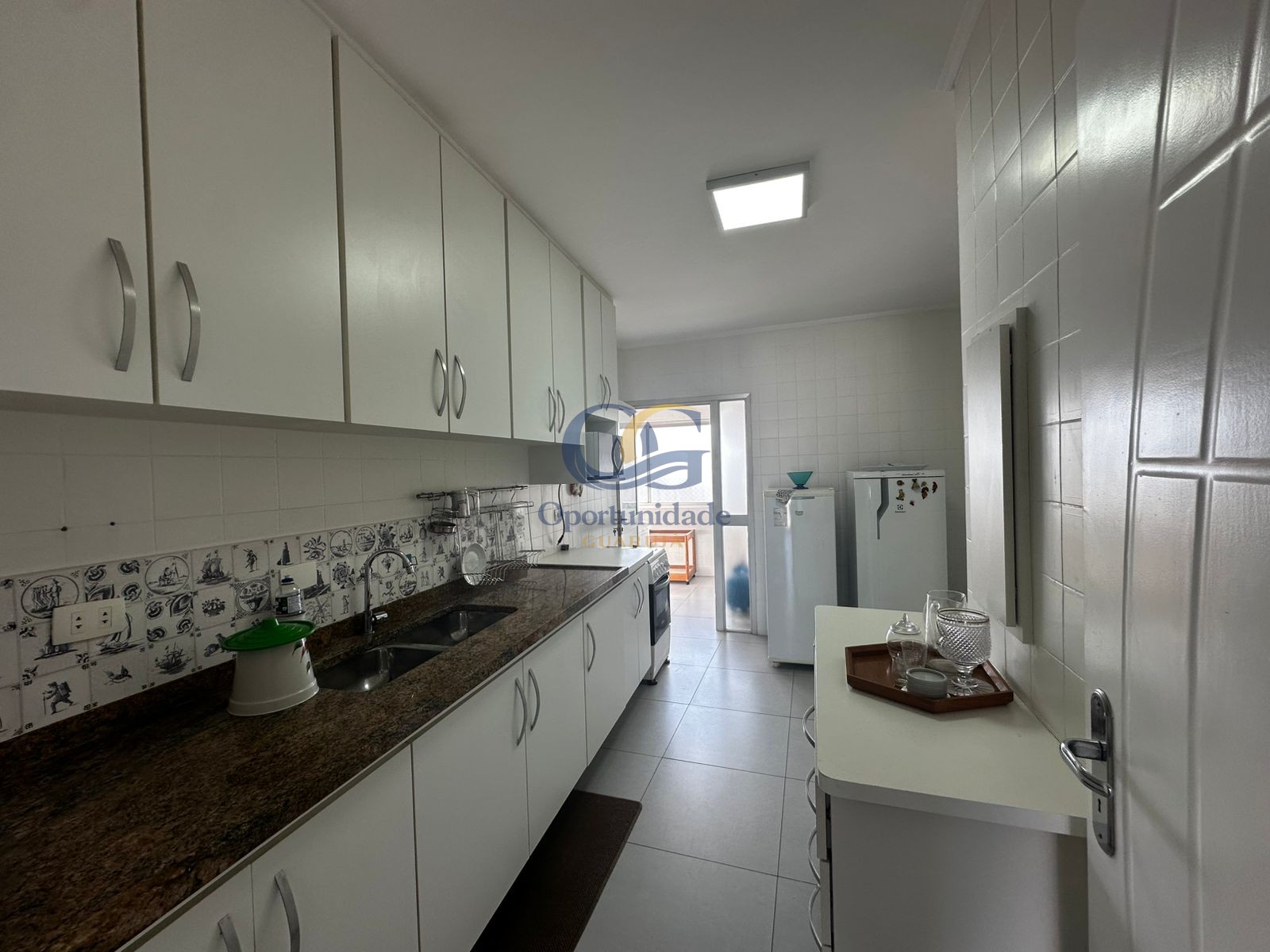 Apartamento na Praia das Pitangueiras, Guarujá - SP